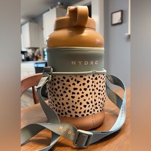 Hydro Jug with sleeve and straw
